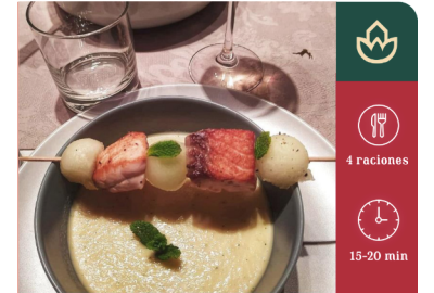 Sopa de melón y menta con brocheta de salmón