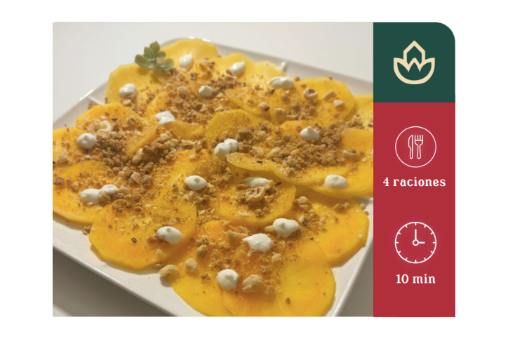 Carpaccio de caqui con Yogurt y avellanas