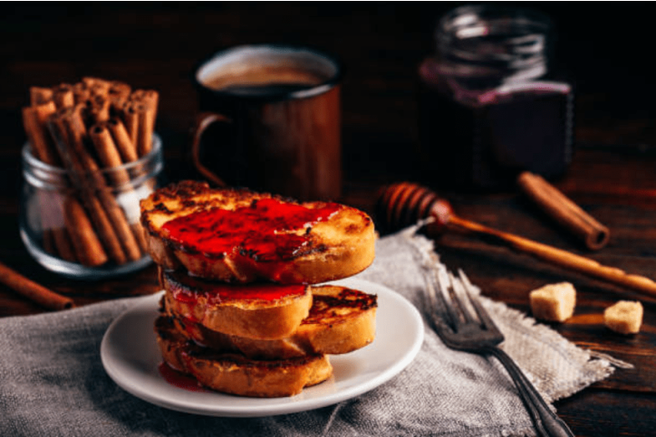 Torrijas rellenas de mermelada Dietesse de fresa y yogur